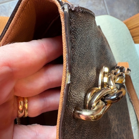 Michael Kors Brown Shoulder Bag with Gold-Tone Hardware. Medium size - Picture 2 of 15